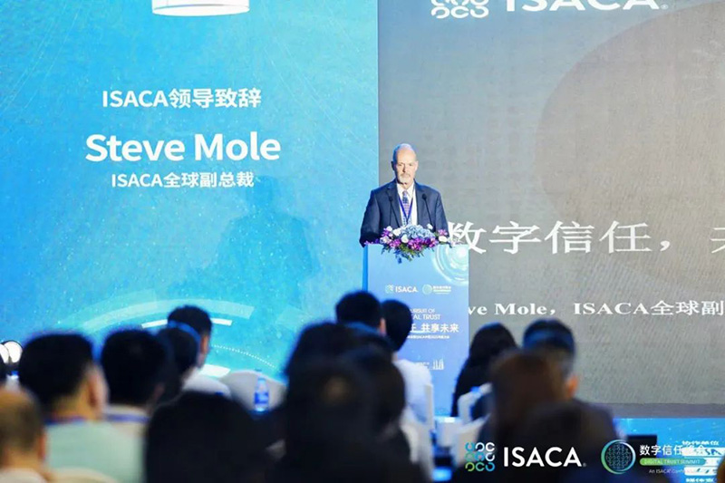 副總裁Ron Lear在講話 副總裁Ron Lear在講話