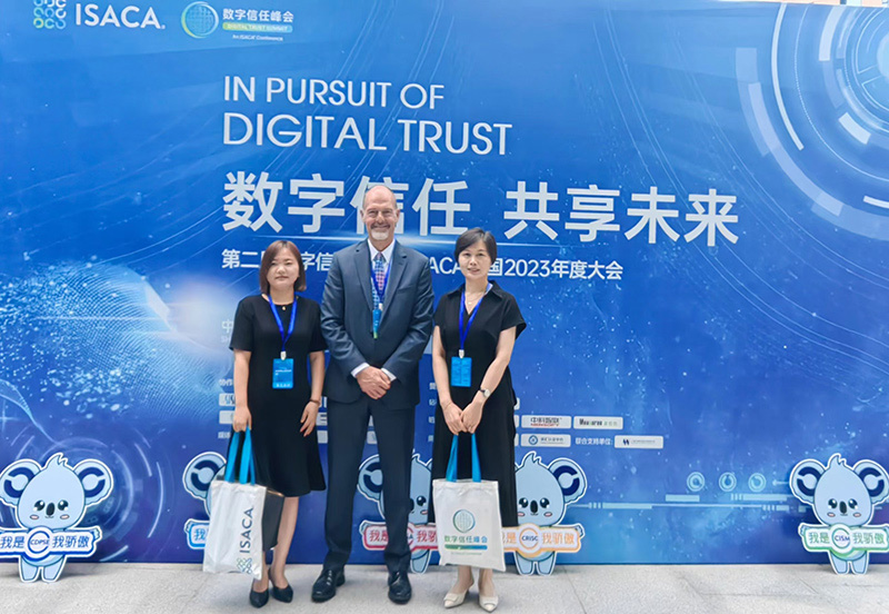 副總裁Ron Lear與(yu) 米兰体育全站負責人合影 副總裁Ron Lear與(yu) 米兰体育全站負責人合影